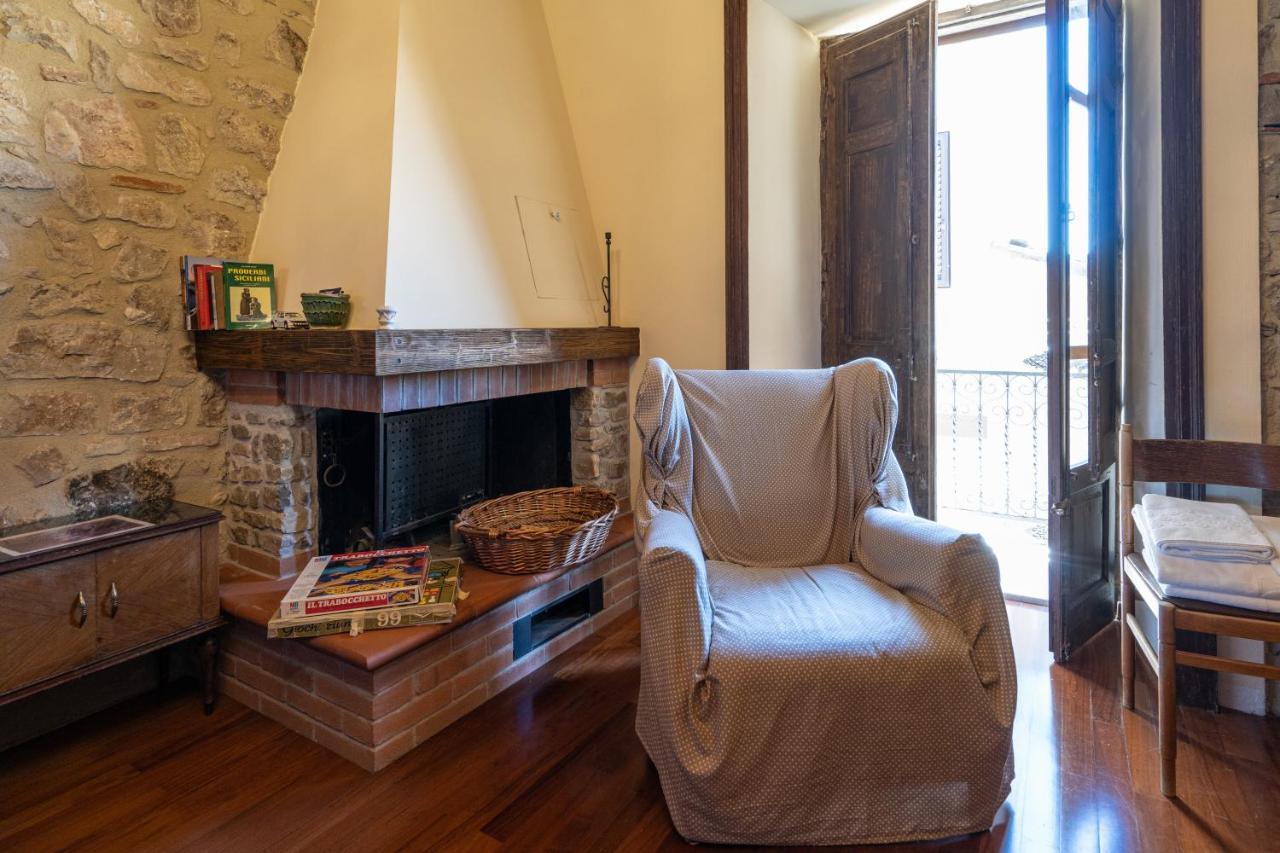 הוילה Caltavuturo Casa Della Nonna מראה חיצוני תמונה